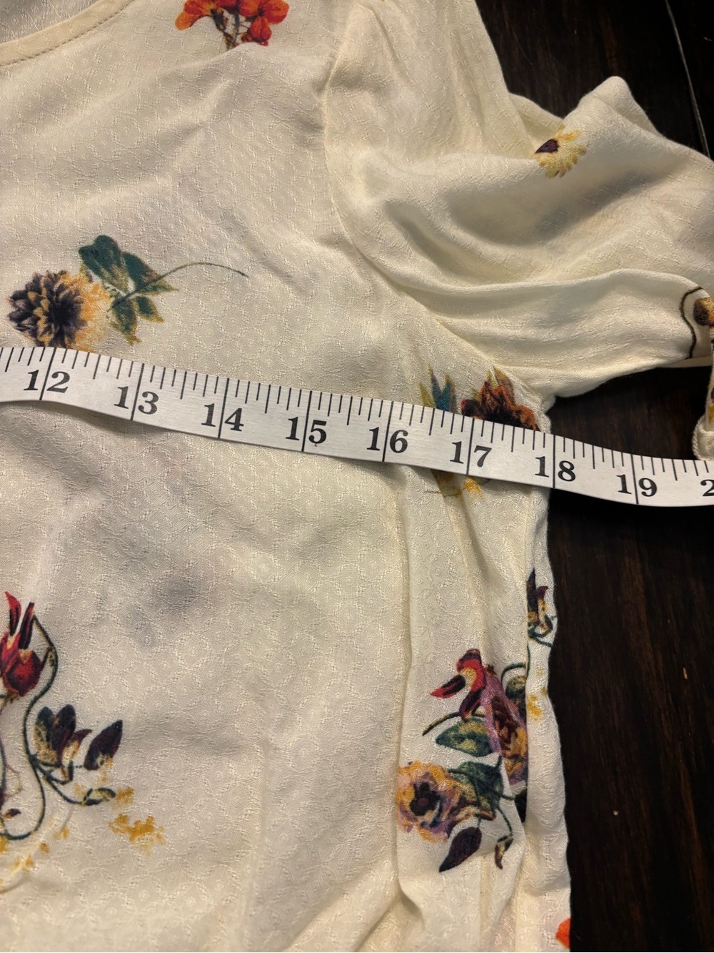 ILLA ILLA Cream Floral Bell-Sleeve Blouse size small - Picture 7 of 7